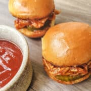 Barbecue chicken sliders